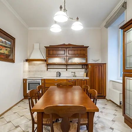 Luxury In The Embassy Quarter *