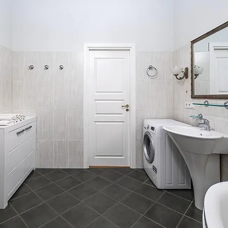 Luxury In The Embassy Quarter *
