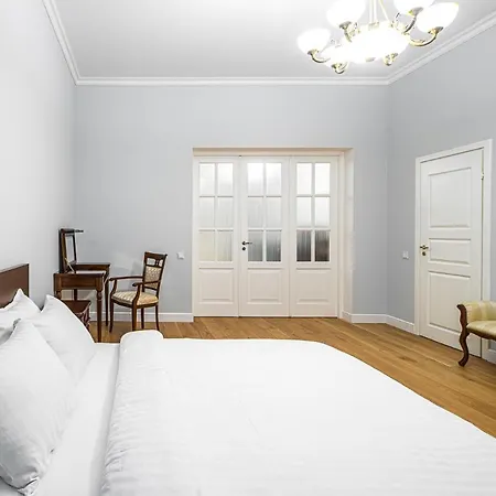 Апартаменты Luxury In The Embassy Quarter