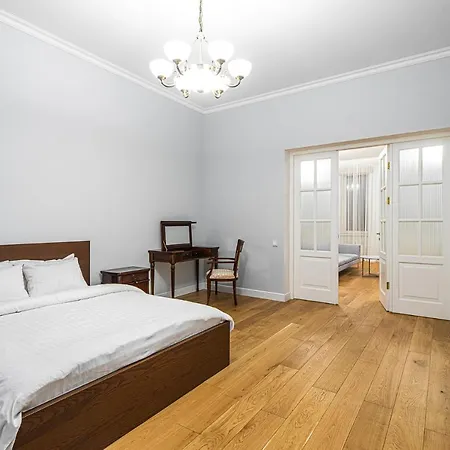 Апартаменты Luxury In The Embassy Quarter