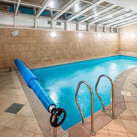 Luxury In The Embassy Quarter Апартаменты