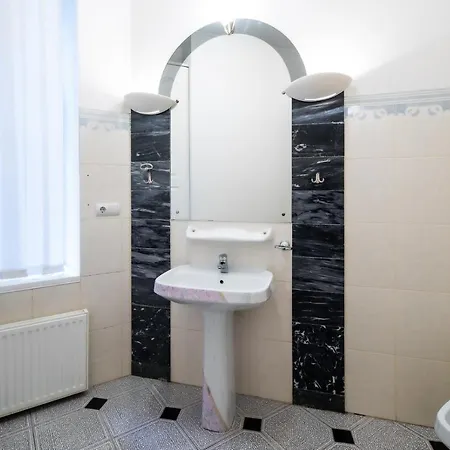 Апартаменты Luxury In The Embassy Quarter